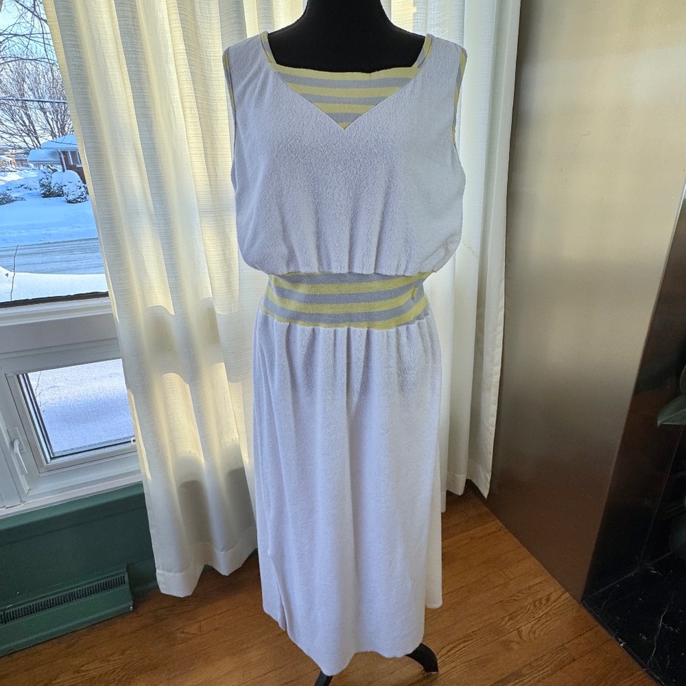 Vintage 80s dress, terrycloth, sleeveless, modern size 10/12 (Medium/Large)